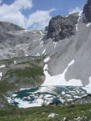 lago ghiacciato nei pressi del rif. Locatelli