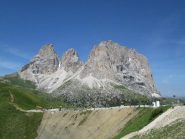 arrivo al Sella col Sassolungo in primo piano