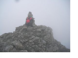 L'ometto di vetta..e attorno solo nebbia..
