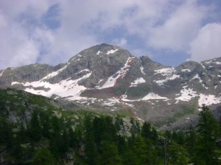 Punta Carestia e percorso di salita nella luce pomeridiana