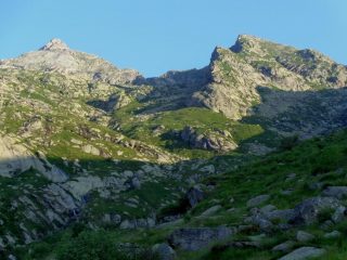 a sx della cresta il vallone di Ciaval