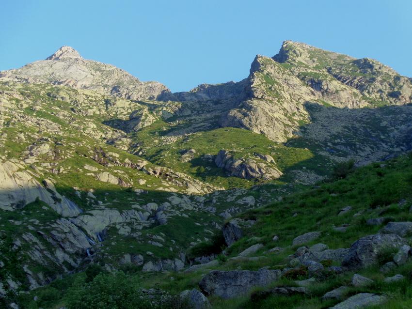 a sx della cresta il vallone di Ciaval