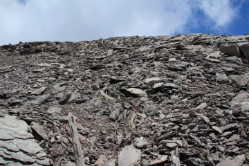 ultima ripida china di pietrame