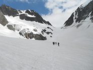 inizia la parte finale ripida prima del rifugio, che si vede sullo sperone