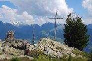 La Croce ed il grosso ometto sulla punta a NE