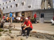 meritato riposo sorseggiando una birra