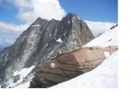 I segni sulla roccia ..a indicare il percorso giusto di discesa..