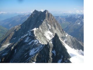Il Dent de Perroc e la P. de Genevois di poco a dx e il Dent de Tsalion dall'Aig. de la Tsa