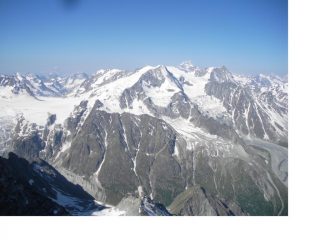 A sud-ovest e' la Pigne d'Arolla a dominare lo scenario..