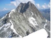 verso la Pointe de Tsalion in traversata dal Dent de Tsalion troneggia a centro foto la Pointe de Genevois