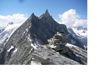 Le Dent de Tsalion e l'Aig. de la Tsa visti dalla Pointe de Tsalion..