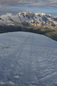 Le nostre lunghe ombre in cima al Weissmies