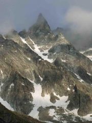 dal rifugio si osserva la cresta W
