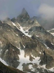 dal rifugio si osserva la cresta W