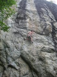 SKIN: Andrea fa salire la corda