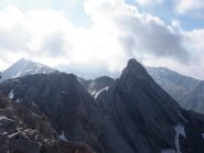 dalla cima: il Pic d'Asti e sullo sfondo l'Aiguilette
