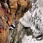 Nicola impegnato sullo splendido diedro rosso valutato 6b+