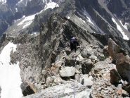 Salendo dopo la punta genova a sinistra sotto la cengia della normale alla sud