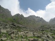 bocchetta del Rosso (a sx) e cima Colmetta (al centro tra la nube)