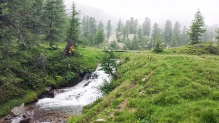 Torrente lungo il sentiero
