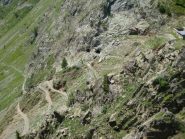 Strada militare e galleria in curva per il Rifugio Zanotti