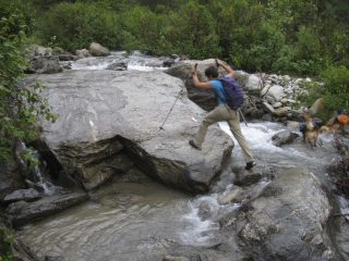Passaggio sul fiume poco dopo il Rifugio