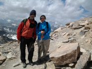 In cima, cercando di resistere al vento