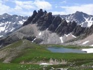 Scendendo, il Gran Adritto e la sua cima dentellata