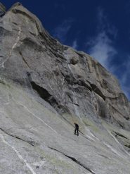 Discesa in doppia dal muro sommitale di Godzilla