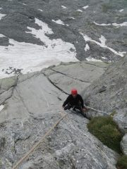 Paolo esce dal diedro-fessura di L5