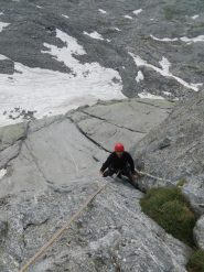 Paolo esce dal diedro-fessura di L5