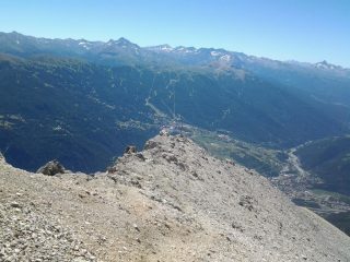 In vista della croce a picco sulla valle