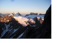 Dalla Parete sud-ovest del Todi detto anche Piz Russein le immani distese glaciali all'alba..