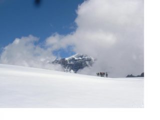 Cordate sull'Hufifirn dirette alla Planurahutte..nella schiarita appare il Todi
