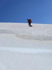 Lucio in discesa dal ghiacciaio dei Forni
