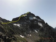 Il Claus, impreziosito da bei lenzuoli di neve, con l'itinerario di salita.