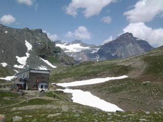 Ciamarella con ghiacciaio ancora ben innevato