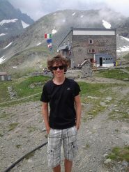 Davanti al rifugio