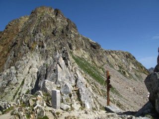 Bassa del Druos e a destra i canalini che portano al Malinvern