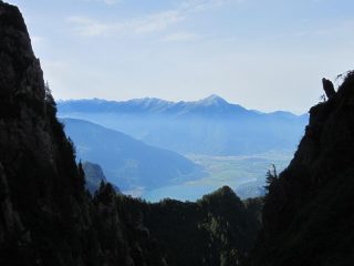 Alba su Verceia e Legnone all'imbocco del canale