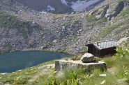 La casa dei guardaparco e sullo sfondo il lago