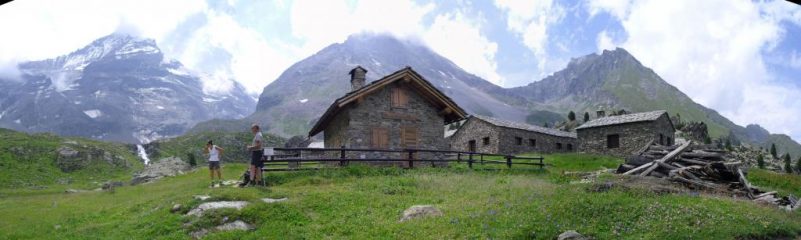 discesi all'alpe Nomenon,panorama  dell'ambiente....