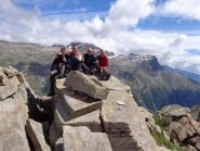 allegra compagnia alla cima della costiera