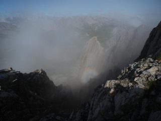 arcobaleno circolare sulle pareti della Meja