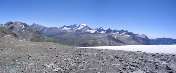 l'arrivo al Colle Basei,panorama esteso sul Gran Paradiso...