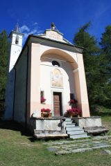 ...LA CHIESETTA NEL BOSCO DI CHENEIL...