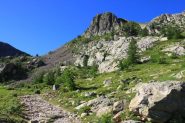 Salendo lungo la bella strada che porta al Colle di Sant'Anna