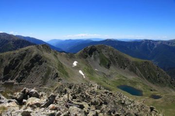 Panorama su colle e laghi del Lausfer e Cima di Sespoul