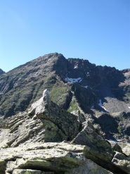 la cima con lo sfondo del monte Unghiasse