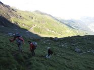 gruppo in salita sotto la roche de cailla